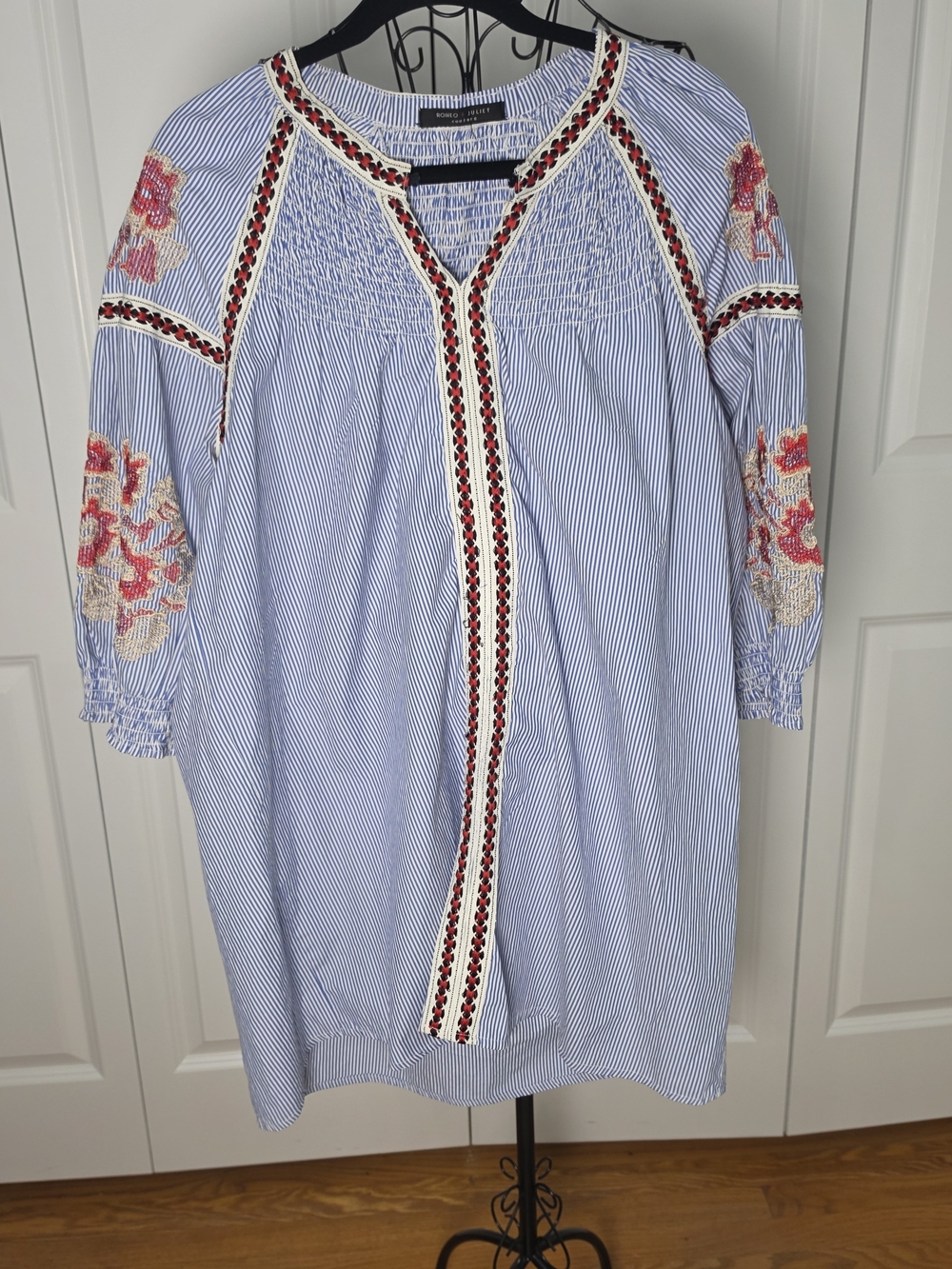 Romeo + Juliet Couture Striped Embroidered Smocked Tunic Size L